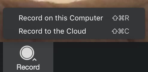 meilleur équipement de podcast : Zoom enregistrant une interview en podcast.